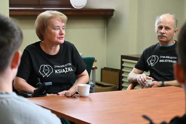 [FOTO] Osoby, które padły ofiarą wykluczenia lub dyskryminacji pełniły rolę żywych książek i podzielili się historiami ze swojego życia