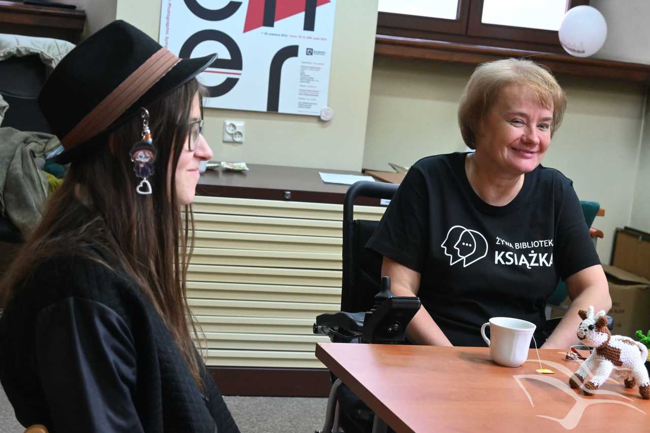 [FOTO] Osoby, które padły ofiarą wykluczenia lub dyskryminacji pełniły rolę żywych książek i podzielili się historiami ze swojego życia