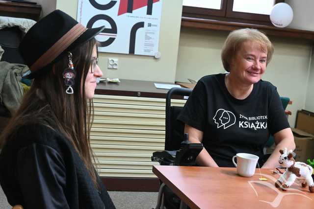 [FOTO] Osoby, które padły ofiarą wykluczenia lub dyskryminacji pełniły rolę żywych książek i podzielili się historiami ze swojego życia