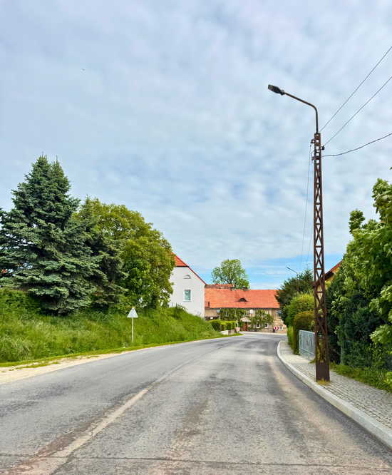 [FOTO] Trwa wymiana oświetlenia ulicznego w Dobromierzu