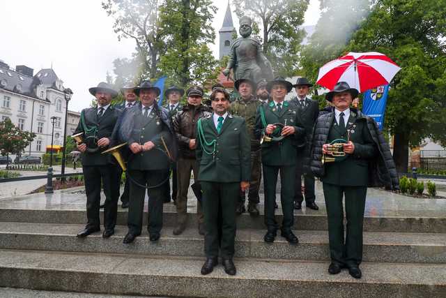 [FOTO] W Świdnicy odsłonięto pomnik Bolka II. Stanął na skwerze Lecha Kaczyńskiego