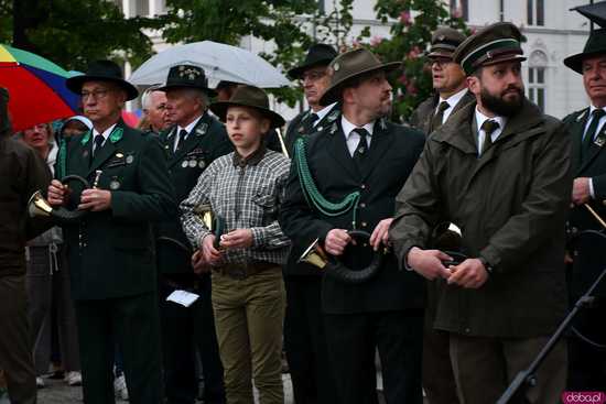 [FOTO] W Świdnicy odsłonięto pomnik Bolka II. Stanął na skwerze Lecha Kaczyńskiego