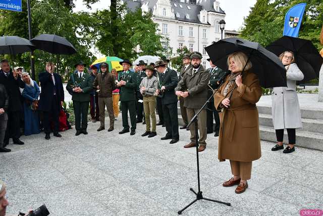 [FOTO] W Świdnicy odsłonięto pomnik Bolka II. Stanął na skwerze Lecha Kaczyńskiego