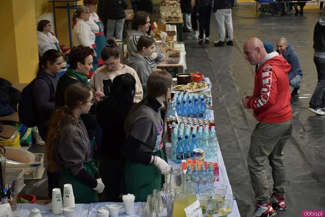 [WIDEO/FOTO] 6. Świdnicki Bieg Papieski w strugach deszczu i Festyn Rodzinny w Parku Centralnym