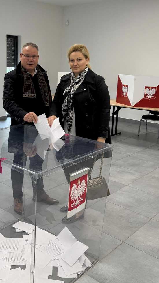 [FOTO] Samorządowcy, parlamentarzyści i europosłowie przy urnach wyborczych
