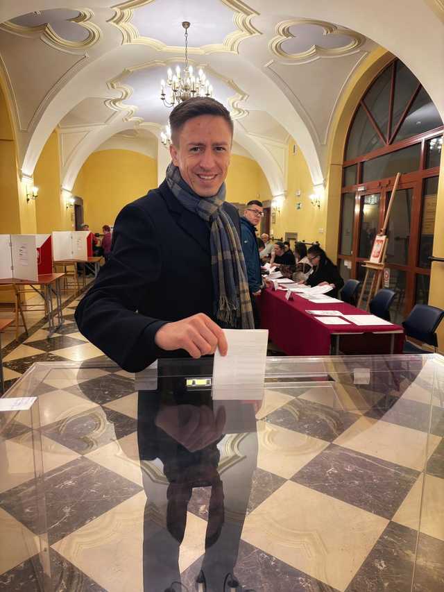[FOTO] Samorządowcy, parlamentarzyści i europosłowie przy urnach wyborczych