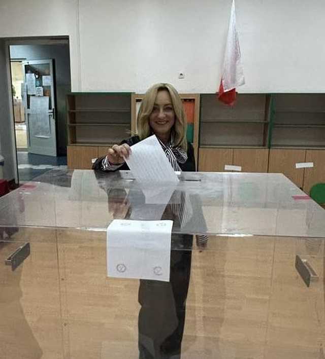 [FOTO] Samorządowcy, parlamentarzyści i europosłowie przy urnach wyborczych