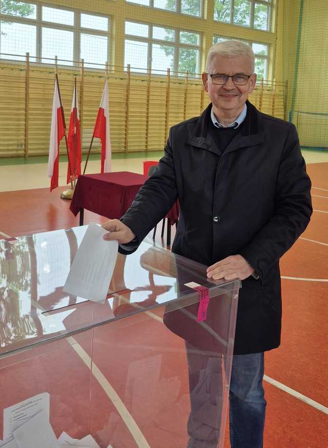 [FOTO] Samorządowcy, parlamentarzyści i europosłowie przy urnach wyborczych