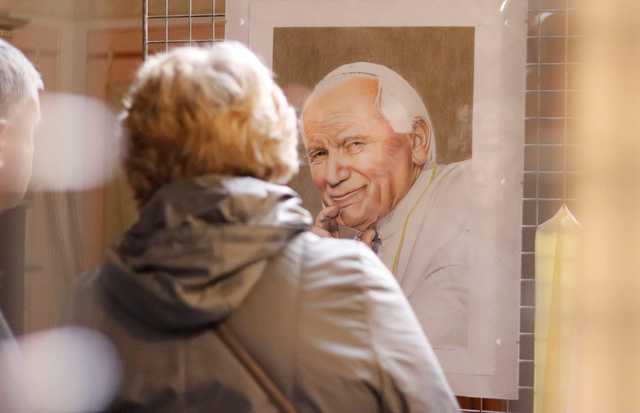 „Historia nauczycielką życia” – wyjątkowa wystawa prac osadzonych w świdnickiej katedrze