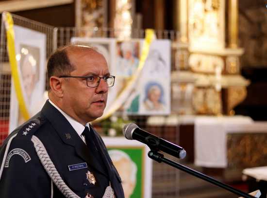 „Historia nauczycielką życia” – wyjątkowa wystawa prac osadzonych w świdnickiej katedrze