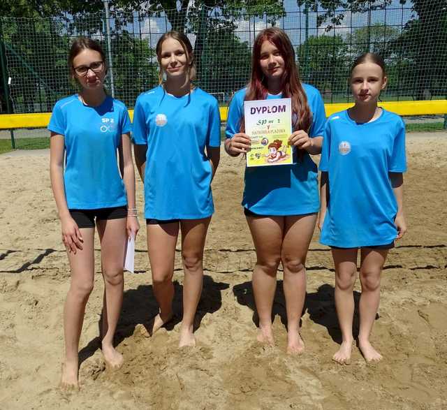 [FOTO] Za nami turniej plażówki dziewcząt z klas 7-8