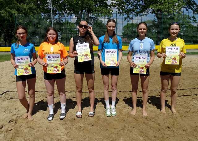 [FOTO] Za nami turniej plażówki dziewcząt z klas 7-8