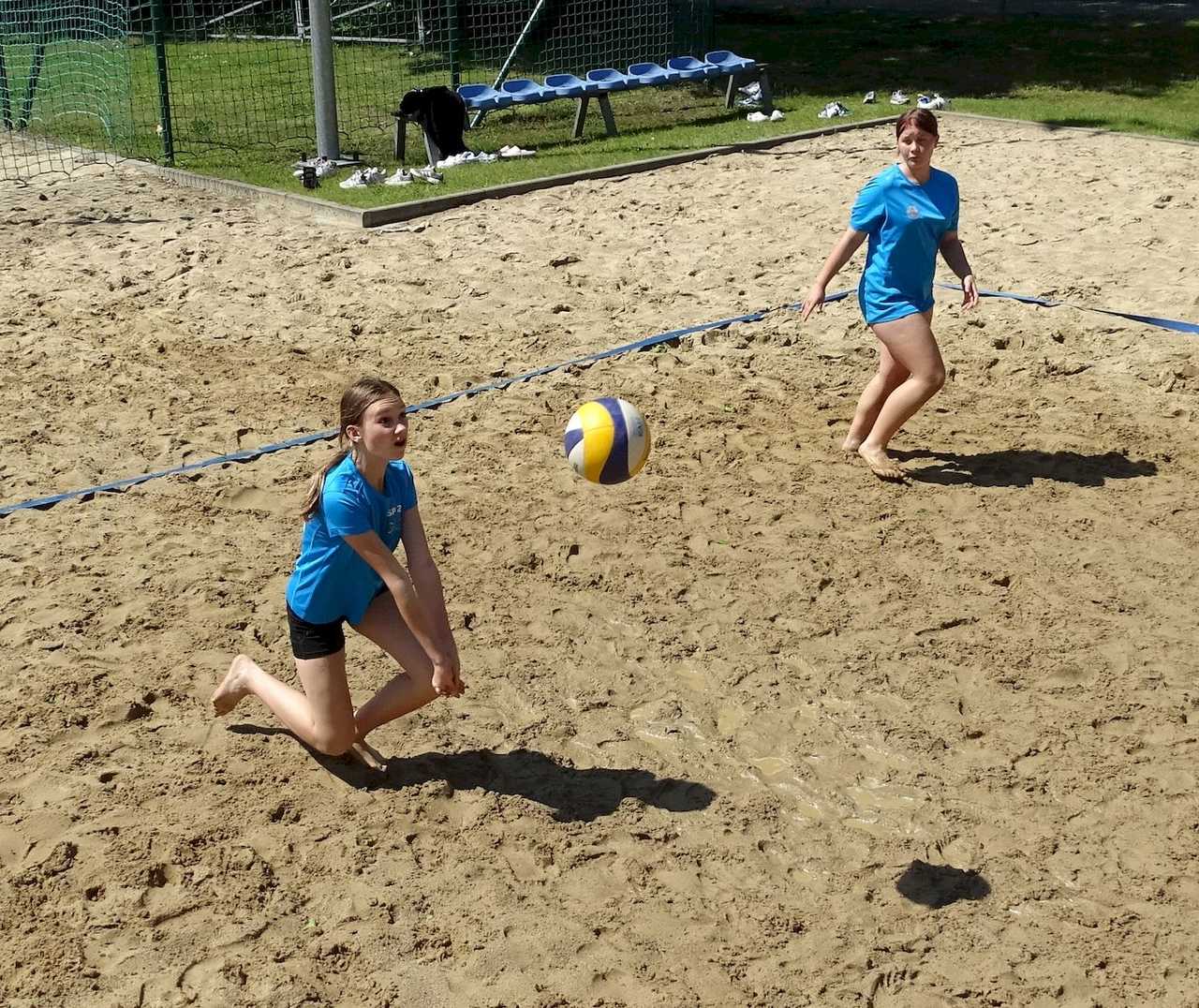 [FOTO] Za nami turniej plażówki dziewcząt z klas 7-8