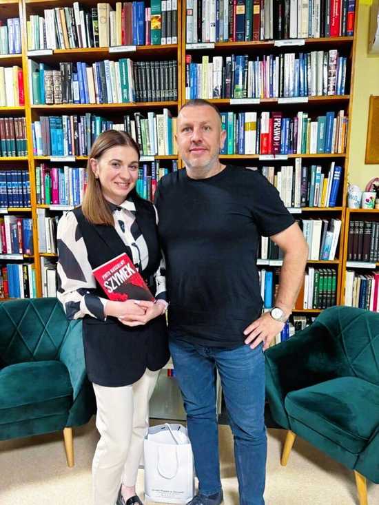 [FOTO] Piotr Kościelny spotkał się z czytelnikami żarowskiej biblioteki