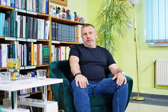 [FOTO] Piotr Kościelny spotkał się z czytelnikami żarowskiej biblioteki