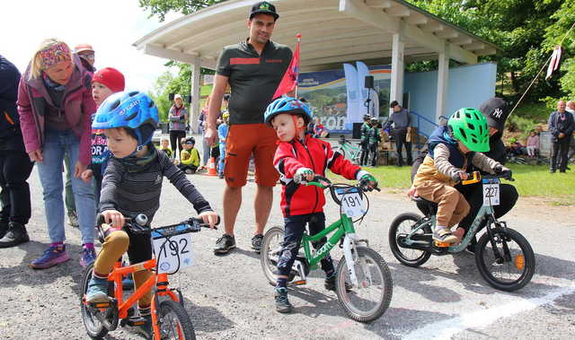 [FOTO] W Dobromierzu rywalizowali w kolarskiej Lidze MTB XC Aglomeracji Wałbrzyskiej