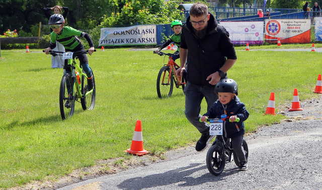 [FOTO] W Dobromierzu rywalizowali w kolarskiej Lidze MTB XC Aglomeracji Wałbrzyskiej