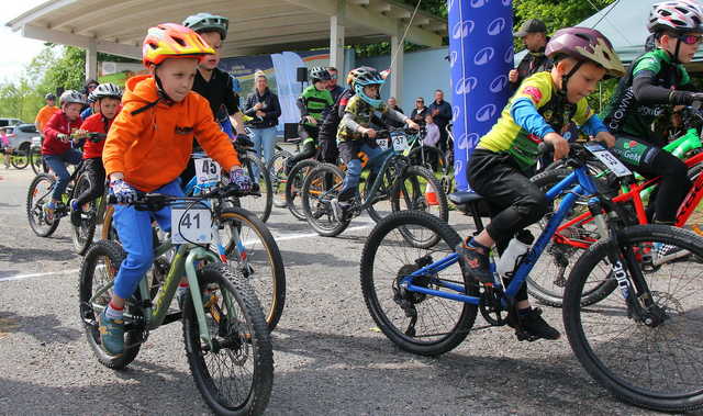 [FOTO] W Dobromierzu rywalizowali w kolarskiej Lidze MTB XC Aglomeracji Wałbrzyskiej