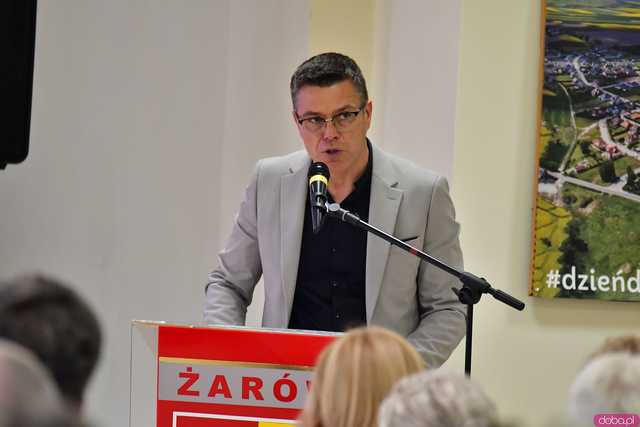 [FOTO] Uroczysta Sesja Rady Miejskiej w Żarowie. Nagrodzono sportowców oraz byłych samorządowców