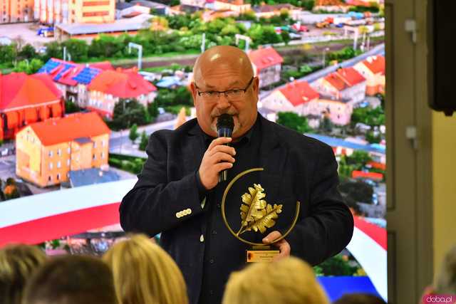 [FOTO] Uroczysta Sesja Rady Miejskiej w Żarowie. Nagrodzono sportowców oraz byłych samorządowców