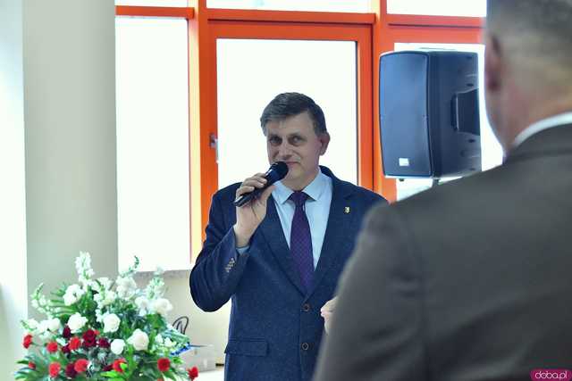[FOTO] Uroczysta Sesja Rady Miejskiej w Żarowie. Nagrodzono sportowców oraz byłych samorządowców