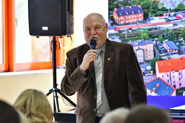 [FOTO] Uroczysta Sesja Rady Miejskiej w Żarowie. Nagrodzono sportowców oraz byłych samorządowców