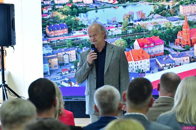 [FOTO] Uroczysta Sesja Rady Miejskiej w Żarowie. Nagrodzono sportowców oraz byłych samorządowców