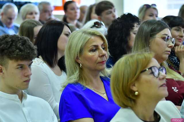 [FOTO] Uroczysta Sesja Rady Miejskiej w Żarowie. Nagrodzono sportowców oraz byłych samorządowców