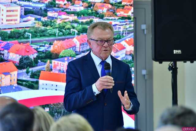 [FOTO] Uroczysta Sesja Rady Miejskiej w Żarowie. Nagrodzono sportowców oraz byłych samorządowców