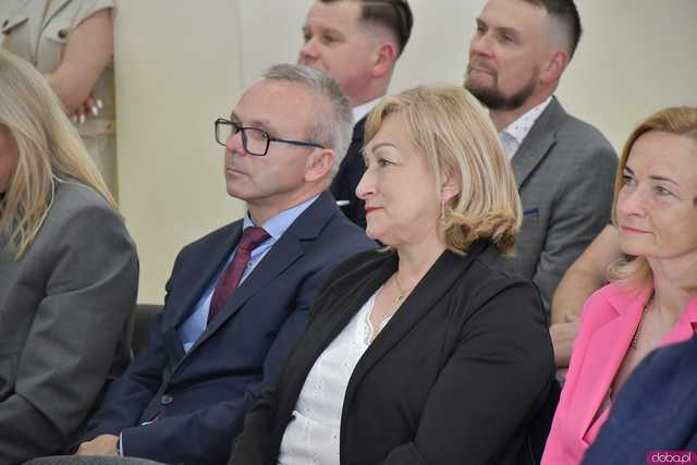 [FOTO] Uroczysta Sesja Rady Miejskiej w Żarowie. Nagrodzono sportowców oraz byłych samorządowców