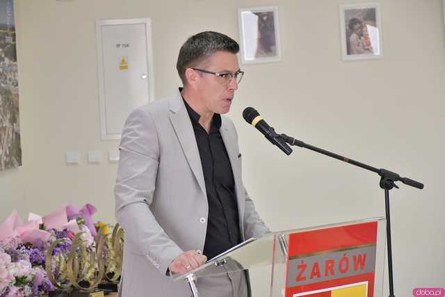 [FOTO] Uroczysta Sesja Rady Miejskiej w Żarowie. Nagrodzono sportowców oraz byłych samorządowców