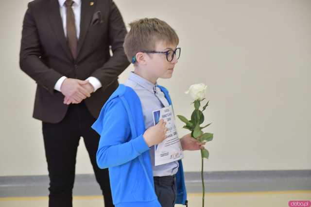[FOTO] Uroczysta Sesja Rady Miejskiej w Żarowie. Nagrodzono sportowców oraz byłych samorządowców