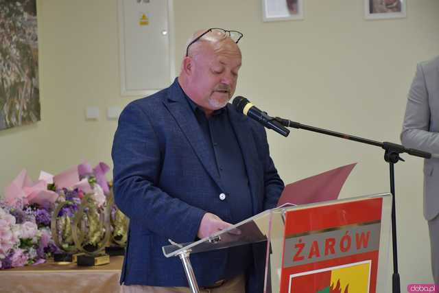 [FOTO] Uroczysta Sesja Rady Miejskiej w Żarowie. Nagrodzono sportowców oraz byłych samorządowców