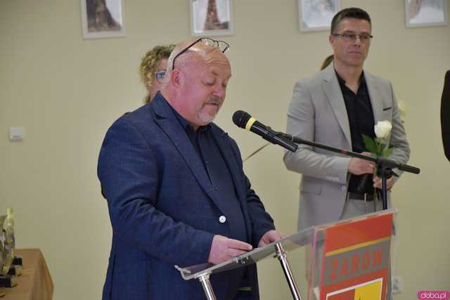 [FOTO] Uroczysta Sesja Rady Miejskiej w Żarowie. Nagrodzono sportowców oraz byłych samorządowców