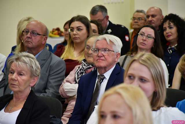 [FOTO] Uroczysta Sesja Rady Miejskiej w Żarowie. Nagrodzono sportowców oraz byłych samorządowców