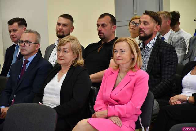 [FOTO] Uroczysta Sesja Rady Miejskiej w Żarowie. Nagrodzono sportowców oraz byłych samorządowców