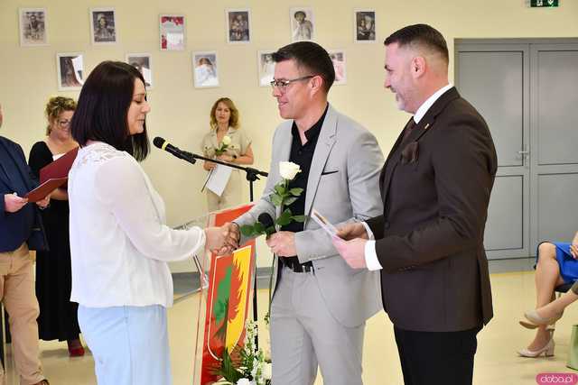 [FOTO] Uroczysta Sesja Rady Miejskiej w Żarowie. Nagrodzono sportowców oraz byłych samorządowców