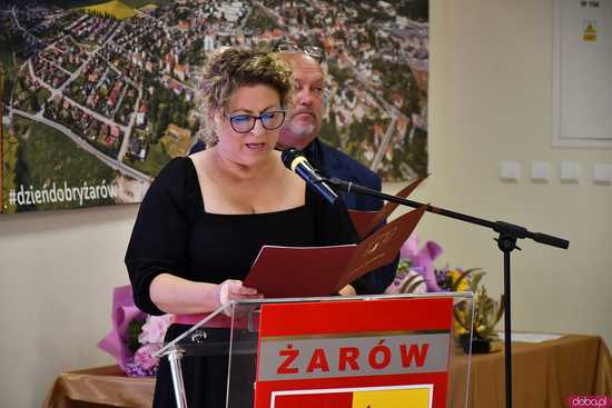[FOTO] Uroczysta Sesja Rady Miejskiej w Żarowie. Nagrodzono sportowców oraz byłych samorządowców