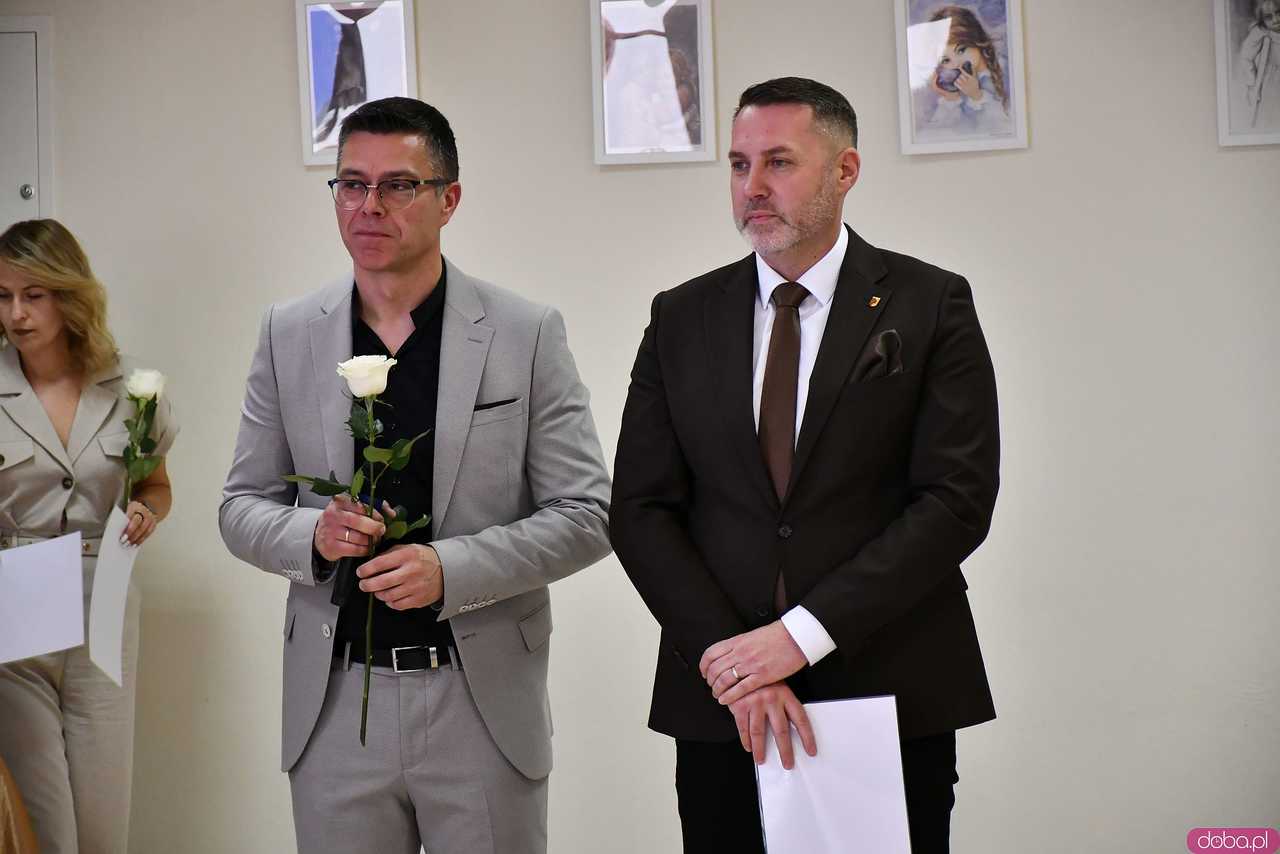 [FOTO] Uroczysta Sesja Rady Miejskiej w Żarowie. Nagrodzono sportowców oraz byłych samorządowców