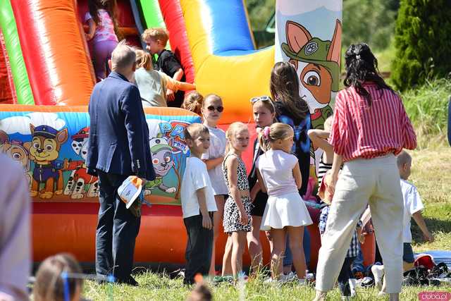 [WIDEO/FOTO] Pokaz mody, koncert, licytacje i moc atrakcji dla dzieci na charytatywnym Pikniku Rodzinnym w Winnicy Silesian