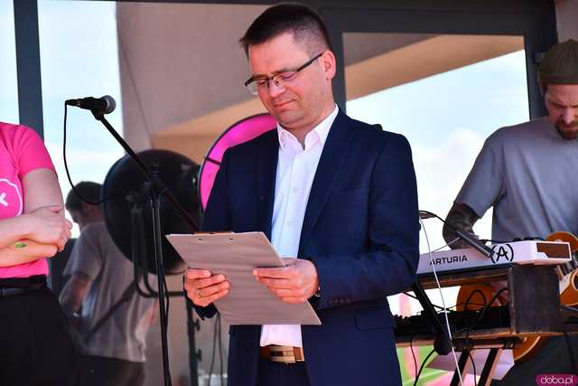[WIDEO/FOTO] Pokaz mody, koncert, licytacje i moc atrakcji dla dzieci na charytatywnym Pikniku Rodzinnym w Winnicy Silesian