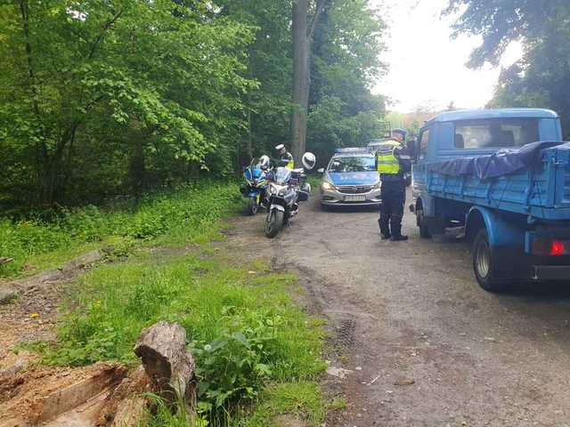 Leśne rajdy pod lupą policji. Weekendowa akcja na drogach i bezdrożach powiatu świdnickiego