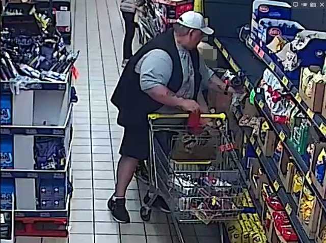 Portfel zniknął w sklepie – rozpoznajesz tego mężczyznę?