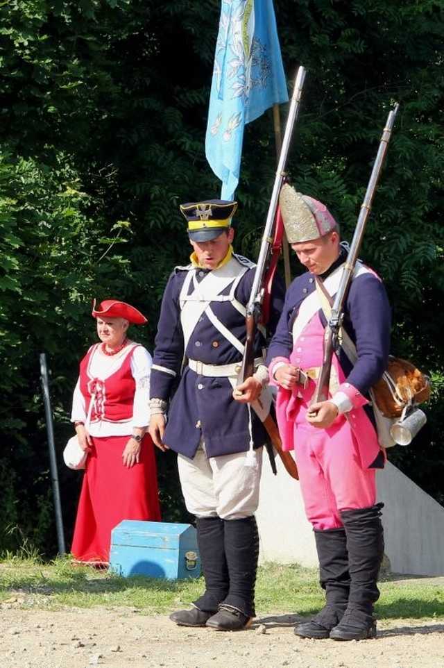 [FOTO] Piknik z historią w tle. Na wzgórzu Wieżyca upamiętniono 280. rocznicę bitwy pod Dobromierzem