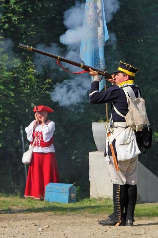 [FOTO] Piknik z historią w tle. Na wzgórzu Wieżyca upamiętniono 280. rocznicę bitwy pod Dobromierzem