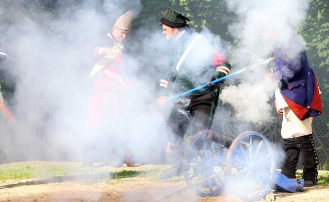 [FOTO] Piknik z historią w tle. Na wzgórzu Wieżyca upamiętniono 280. rocznicę bitwy pod Dobromierzem