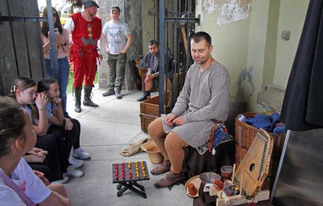[FOTO] Piknik z historią w tle. Na wzgórzu Wieżyca upamiętniono 280. rocznicę bitwy pod Dobromierzem
