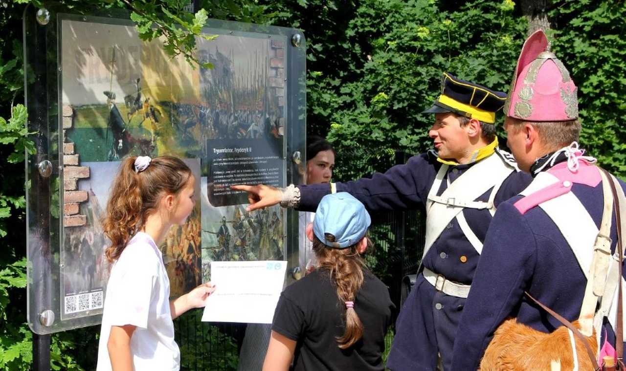 [FOTO] Piknik z historią w tle. Na wzgórzu Wieżyca upamiętniono 280. rocznicę bitwy pod Dobromierzem