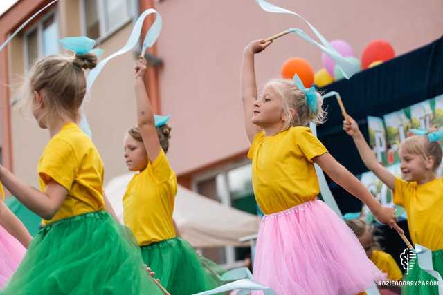 [FOTO] Moc atrakcji na Pikniku Rodzinnym przy Szkole Podstawowej w Żarowie