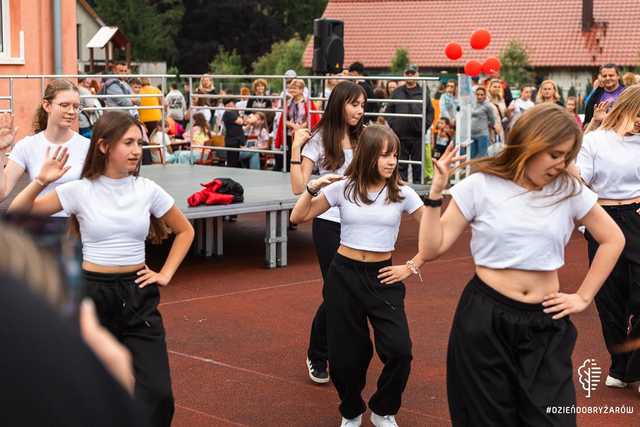 [FOTO] Moc atrakcji na Pikniku Rodzinnym przy Szkole Podstawowej w Żarowie